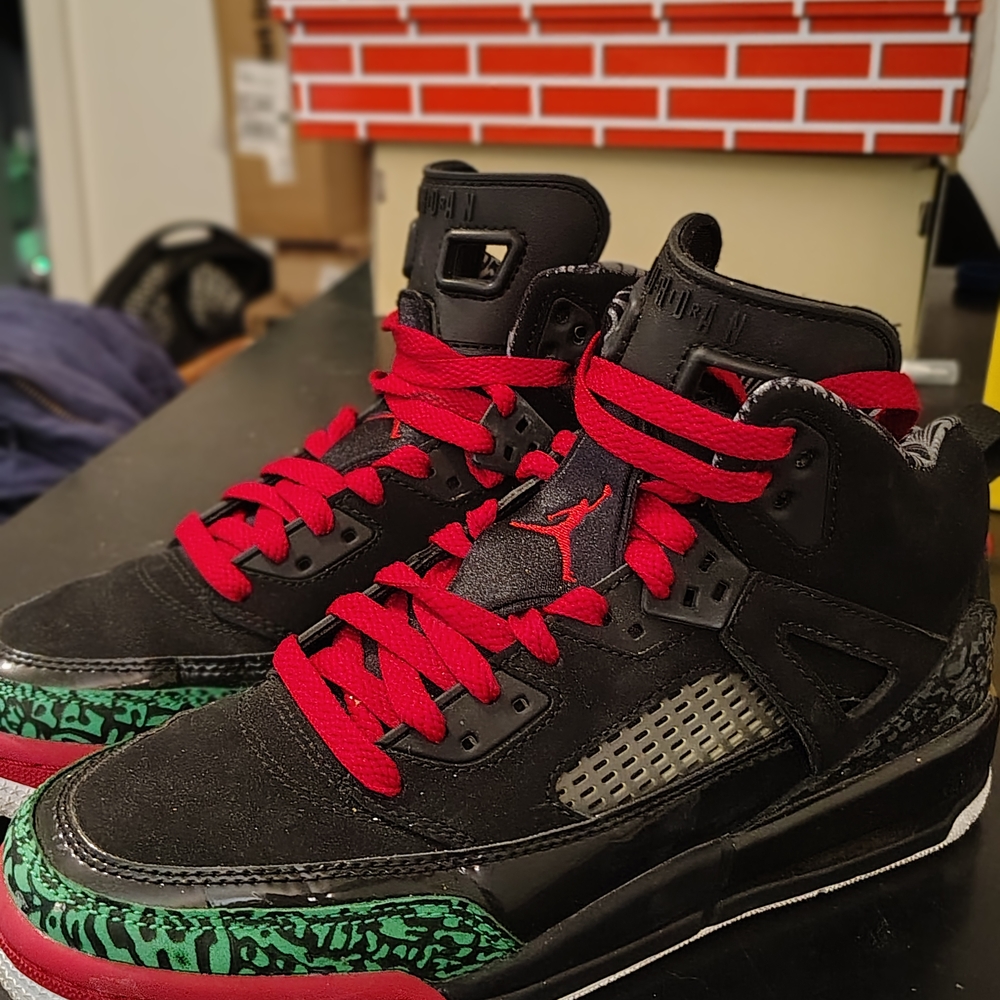 Jordan Spizike shoes in a black, varsity red, and green-Size 6.5